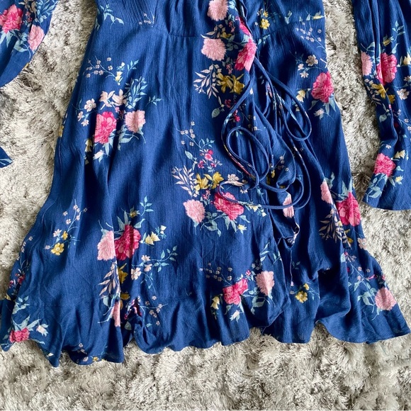Lulu’s Ruffle Floral Wrap Dress Size Small - Picture 4 of 6